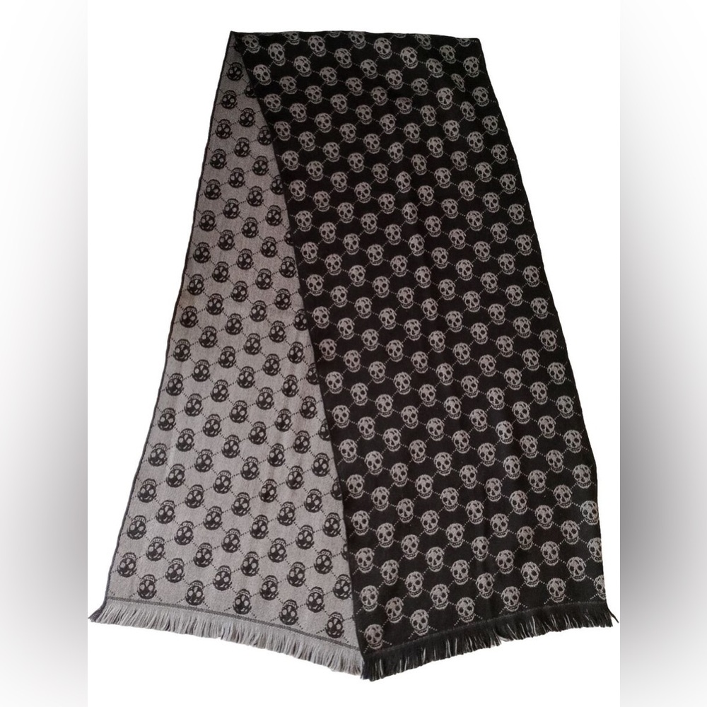 Alexander McQueen Genuine Wool Scarf - Reversible Black & Grey Skull ☠️